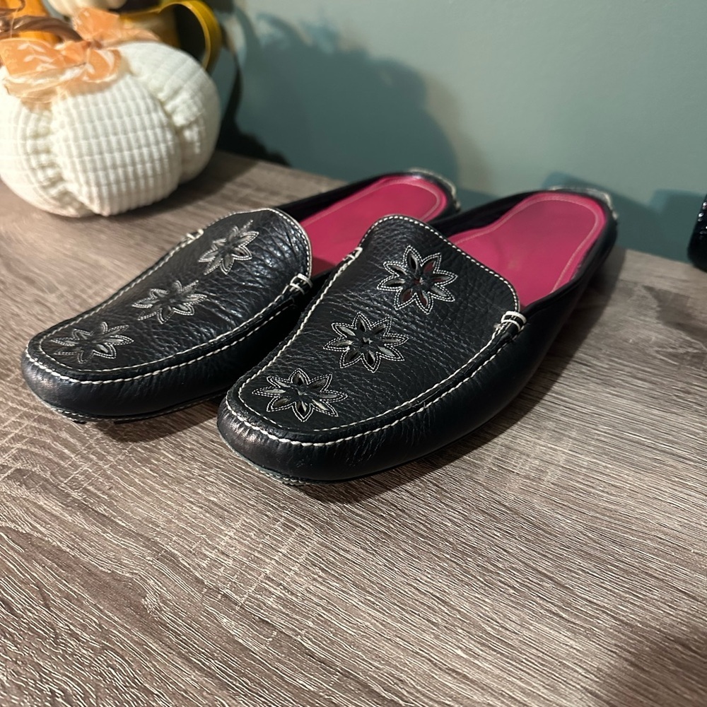 Black Cole Haan Leather Women’s Loafers with Floral Design Size 7
